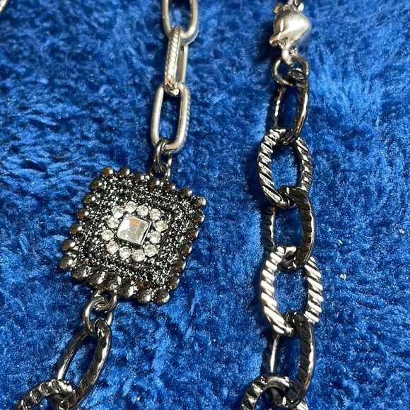 Gunmetal chain with silver crystal embellishments - Picture 2 of 4